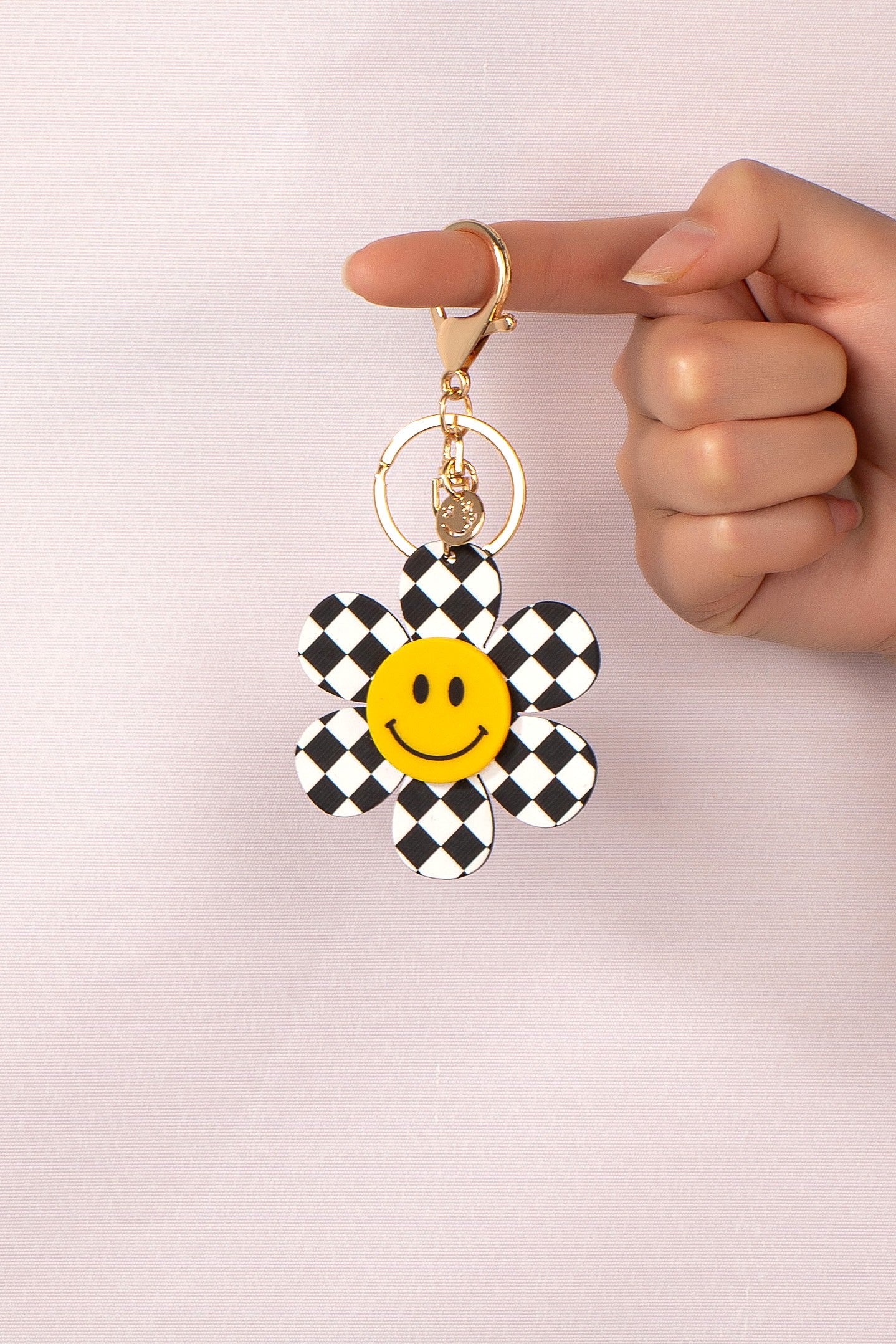 Get ready to add some personality to your keys with our Checker Smiley Flower Key Chain! **Ship within USA only, not available for international market