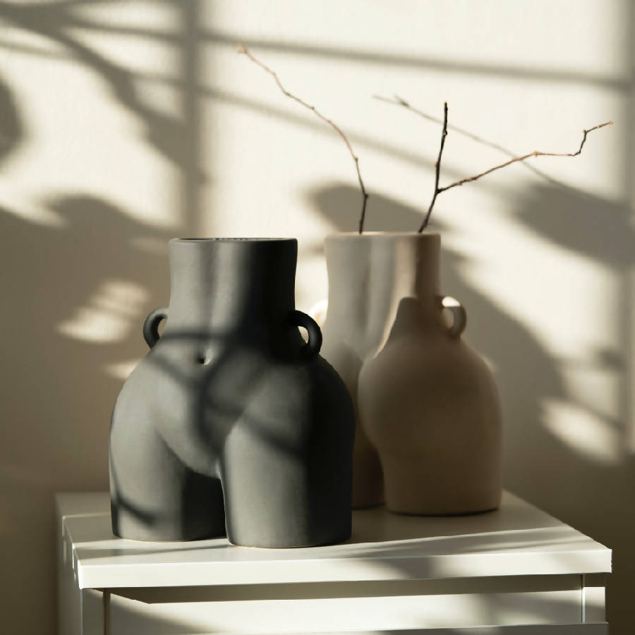 Maker: Osmos Studio
‘HER’ is a manifestation and celebration of the human body, grace, and confidence. It flaunts feminine delicacy and boldness; and is our local artisans’ hard work come to fine fruition.
Handcrafted by our artisans with fine quality ceramics in two gorgeous shades, HER vase is the epitome of modern minimalism and artistic expressions.
Style them with both dry and fresh florals to elevate the aesthetic vibe of your decor.
Weight: 4.4 lbs, 8” x 6.5” with 3" Opening