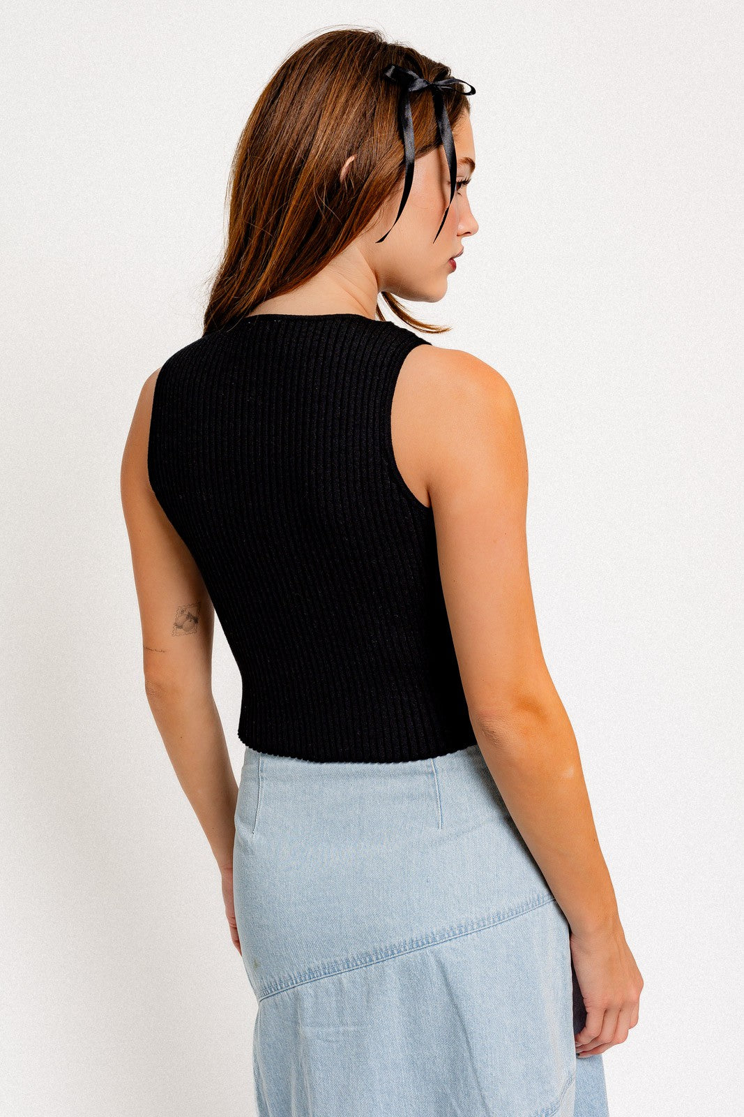 Add elegance to your style with this chic Satin Bow Sleeveless Sweater Top. Made from a soft, lightweight knit, this top has a classic sleeveless design and a feminine satin bow on the front. Perfect for any occasion, pair it with skirts, trousers, or jeans for a stylish and versatile look.