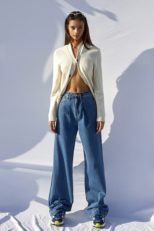 Upgrade your denim game with these 100% cotton Taylor High Rise Wide Leg Jeans.
