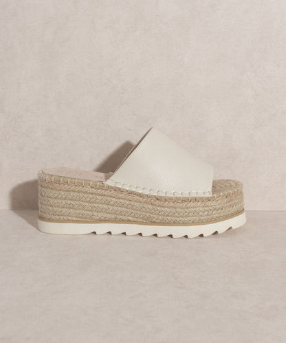 Walk with grace and style in the Ivy Espadrille Platform Slide. The perfect casual and comfortability footwear. With its unique platform design and handcrafted construction, the Ivy Espadrille Platform Slide provides unmatched support and a luxurious feel with each step. Say goodbye to sacrificing comfort for style and experience true luxury with these slides.