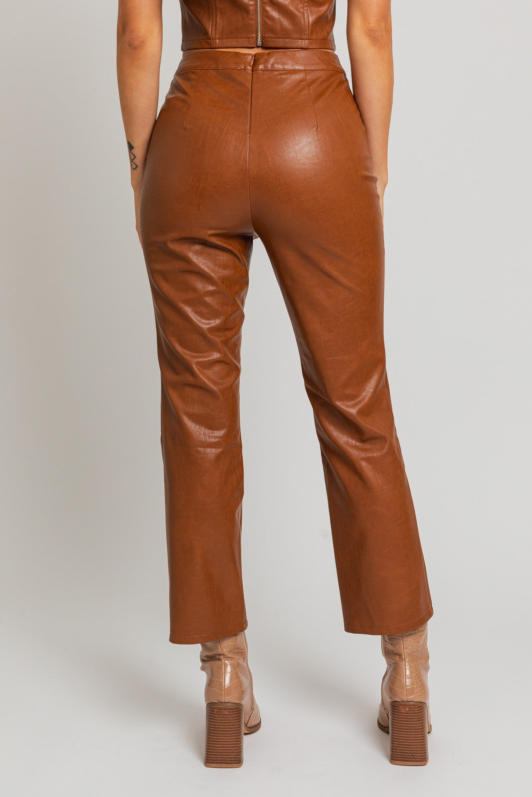 Introducing our Emelie Faux Leather Straight Pants - a versatile wardrobe staple that seamlessly combines comfort with edgy style. These pants boast a classic straight-leg silhouette, providing a flattering and polished look for any occasion.