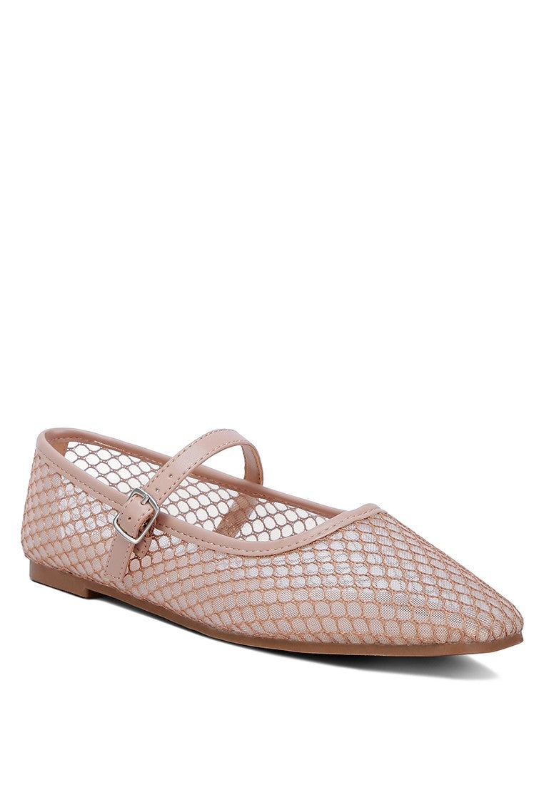 The Averona Mesh Mary Jane ballet flats are trendy elegant with their sheer visual design. They are a treat with the light cushion insoles ensuring comfortability. Pair them with some trousers and a blouse or a slip dress for a chic and charming ensemble.