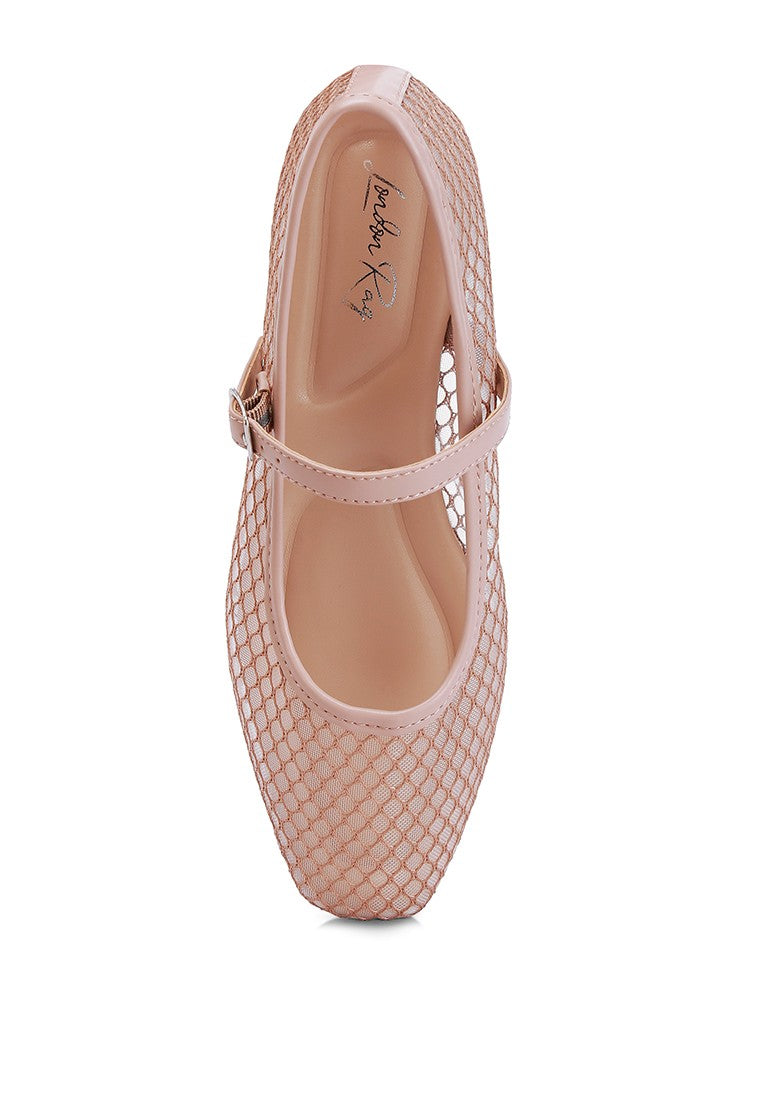 The Averona Mesh Mary Jane ballet flats are trendy elegant with their sheer visual design. They are a treat with the light cushion insoles ensuring comfortability. Pair them with some trousers and a blouse or a slip dress for a chic and charming ensemble.