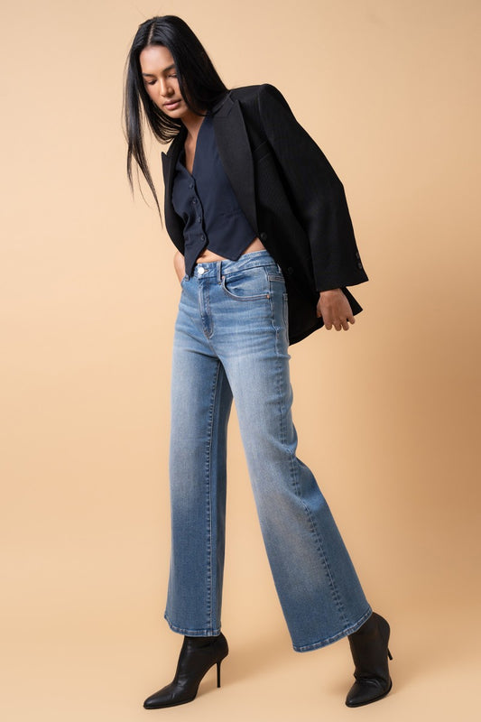 Embark on a comfortable yet stylish adventure with Willow High Rise Relaxed Wide Leg Jeans. Go ahead, make a statement with every step.

Model is 5'9" and is wearing a size 3/25
Waist - 26, Hip - 35 1/2", Front Rise - 11", Leg Opening - 22", Inseam - 30"