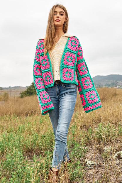 Introducing our Two-Tone Floral Square Crochet Open Knit Cardigan-a bohemian-inspired masterpiece that seamlessly blends style and craftsmanship. This cardigan showcases a captivating two-tone color palette and features a square crochet open knit design adorned with intricate floral patterns.