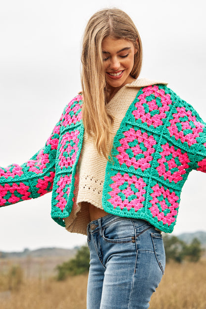 Introducing our Two-Tone Floral Square Crochet Open Knit Cardigan-a bohemian-inspired masterpiece that seamlessly blends style and craftsmanship. This cardigan showcases a captivating two-tone color palette and features a square crochet open knit design adorned with intricate floral patterns.