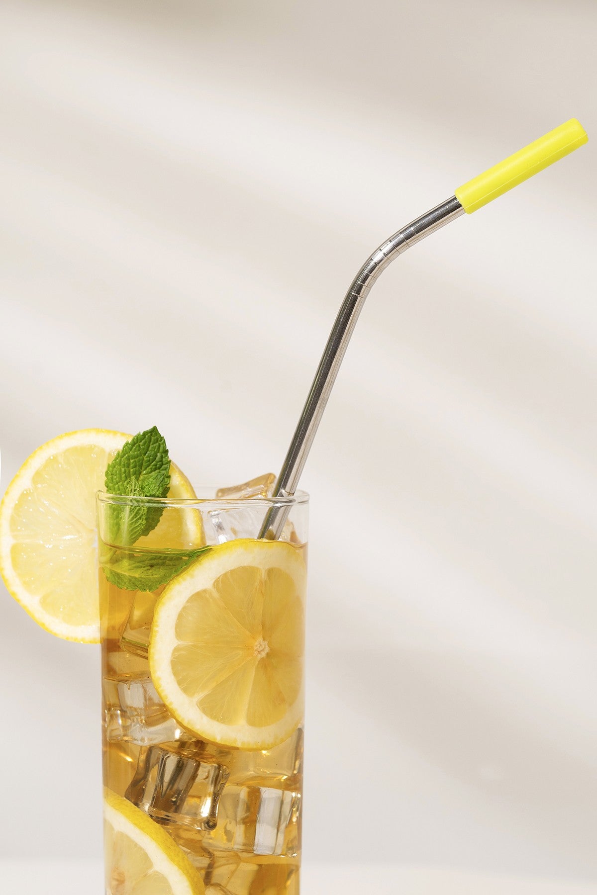 The Reusable Metal Straws Set offers an eco-friendly solution for reducing plastic waste. These straws are built to last, made from high-quality stainless steel with different color silicone tips for easy identification. They are dishwasher safe and effortless to clean, making them a convenient and sustainable alternative to single-use plastic straws. Enjoy your favorite beverages while also making a positive impact on the environment!  * Each set includes 16 straws with silicone tips and 4 brushes.