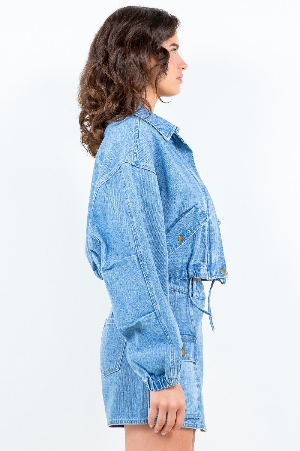 The perfect blend of style and comfort, this denim jacket features a drawstring waist, cropped length, zipper closure, and elastic hem and cuffs. Adjust the waist for a flattering fit and stay effortlessly chic with this versatile and functional Nora Denim Jacket.