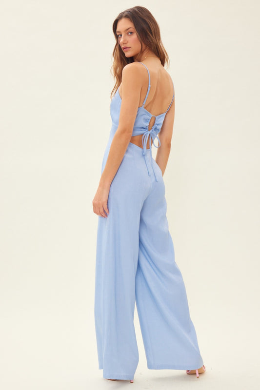 The Stella Drawstring Back Wide Leg Jumpsuit is a versatile and trendy piece that combines style and comfort effortlessly. This jumpsuit is perfect for warm weather or special occasions. Made from a lightweight and flowy fabric, it ensures comfort and ease of movement all day long.