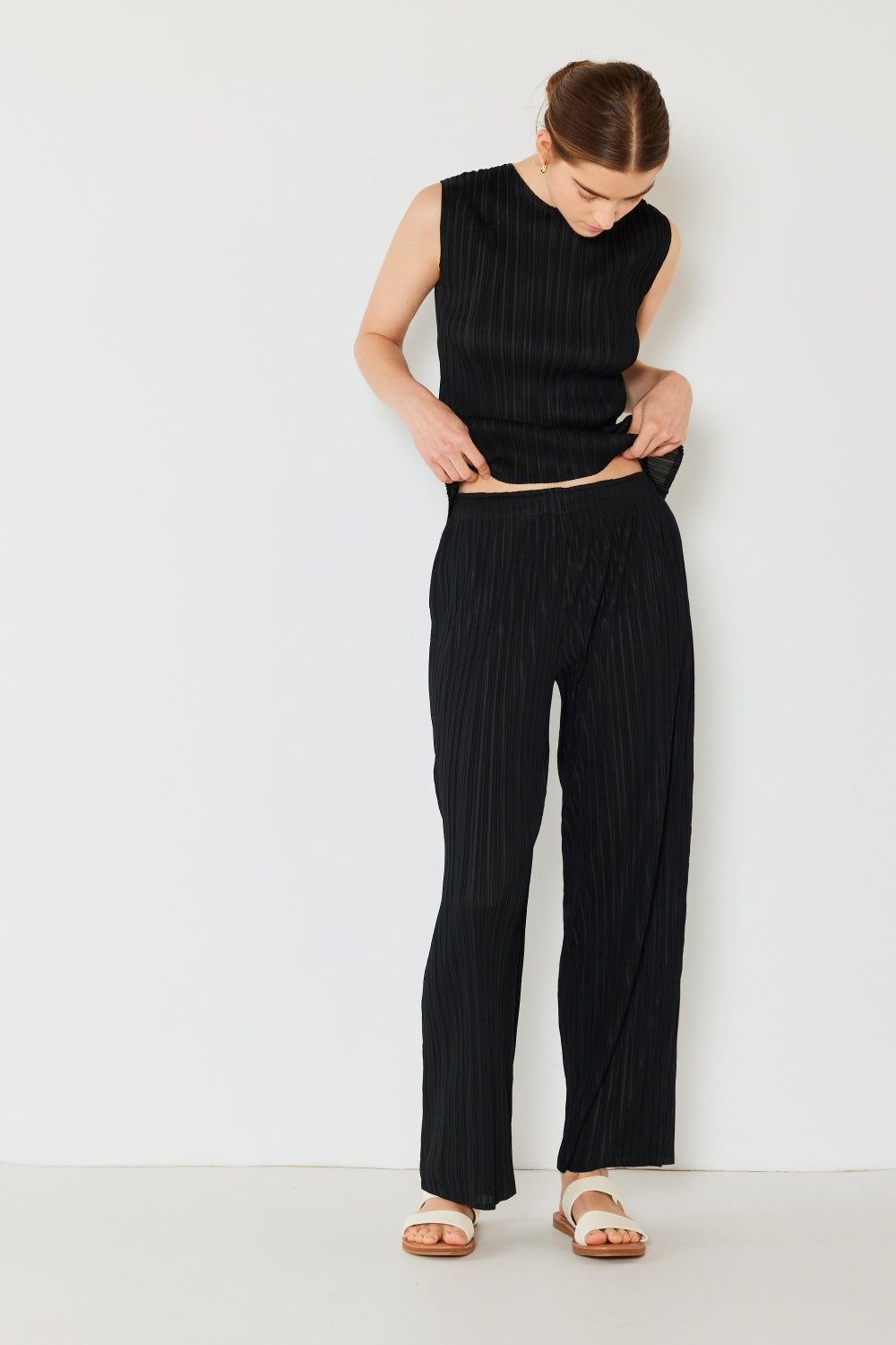 Add sophistication to your wardrobe with our pleated elastic waist straight pants! They feature a flattering straight-leg design, comfortable elastic waist, and versatile style for any occasion.