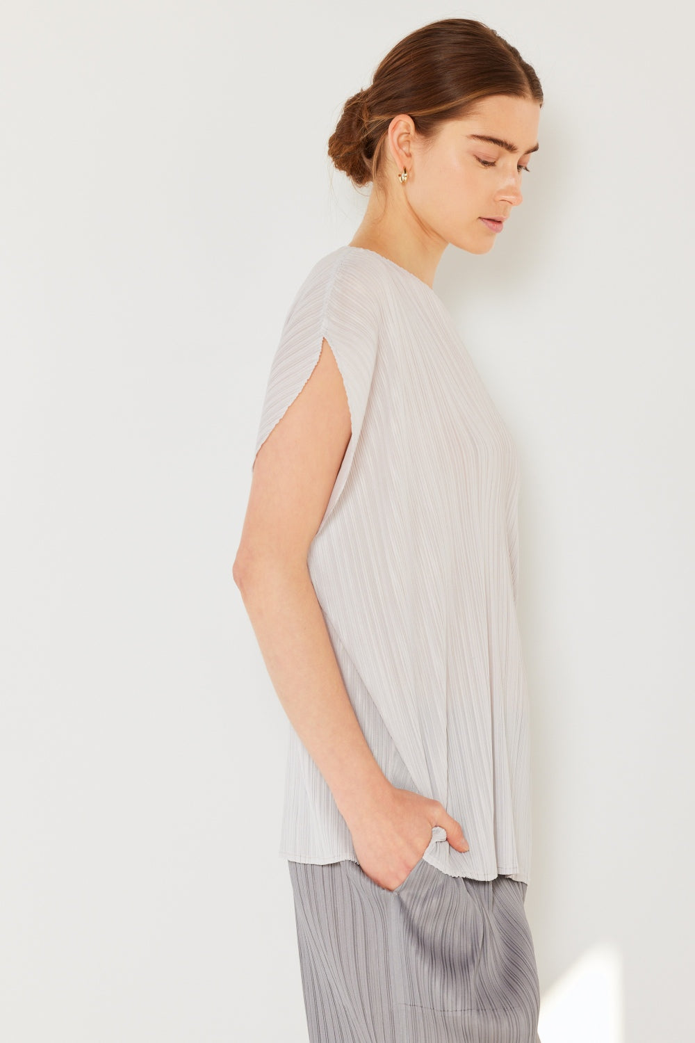 This oversized dolman sleeve top is a trendy and chic choice for a relaxed and stylish look. The ribbed texture adds dimension and the pleats add sophistication to the design. Dress it up with tailored pants or down with denim for any occasion.