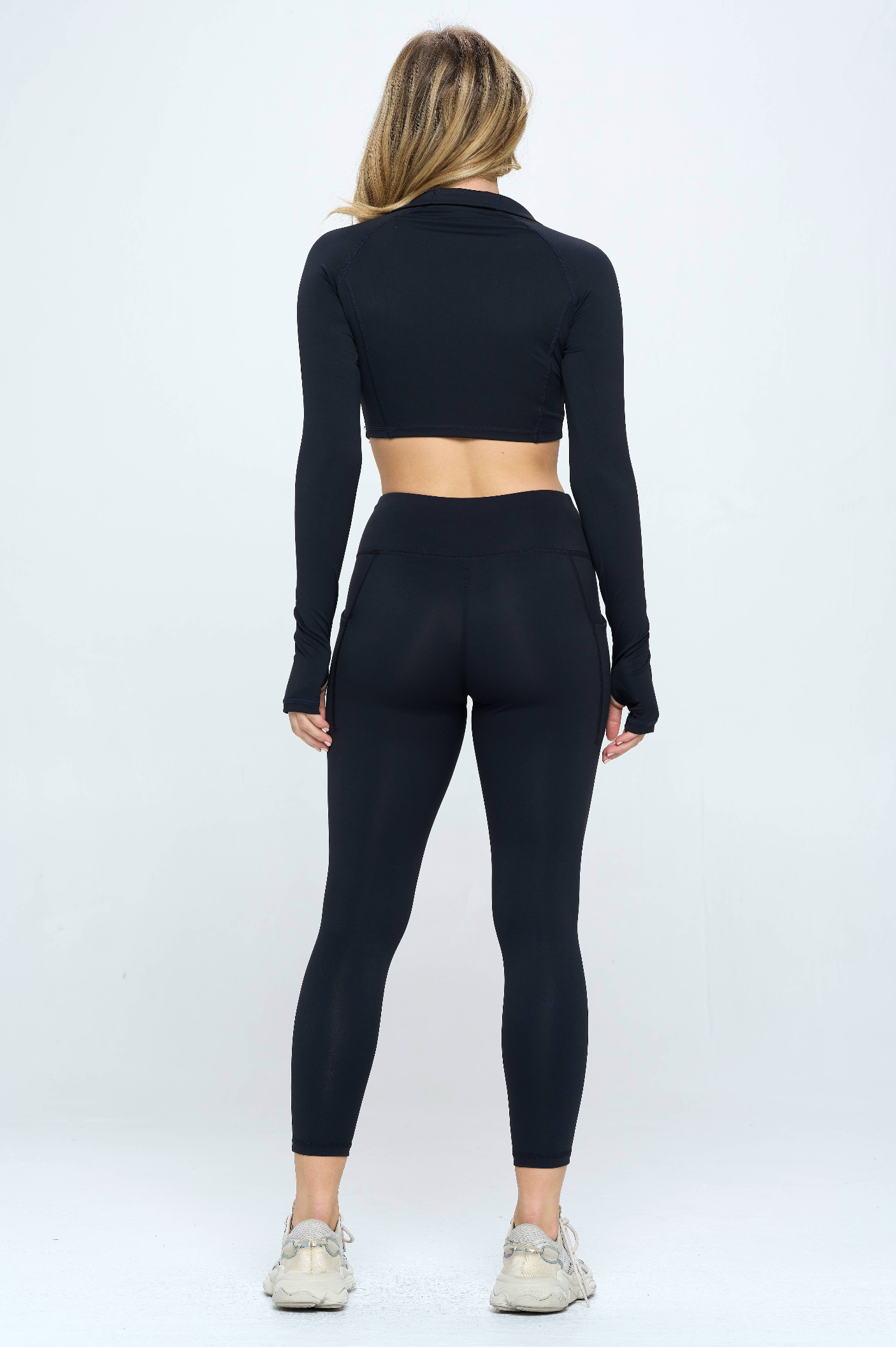 Unleash your inner athlete with this set of long sleeve activewear top and leggings. Perfect for any workout, these comfortable and stylish pieces will help you reach your fitness goals in no time. Stay cool and confident while looking your best!