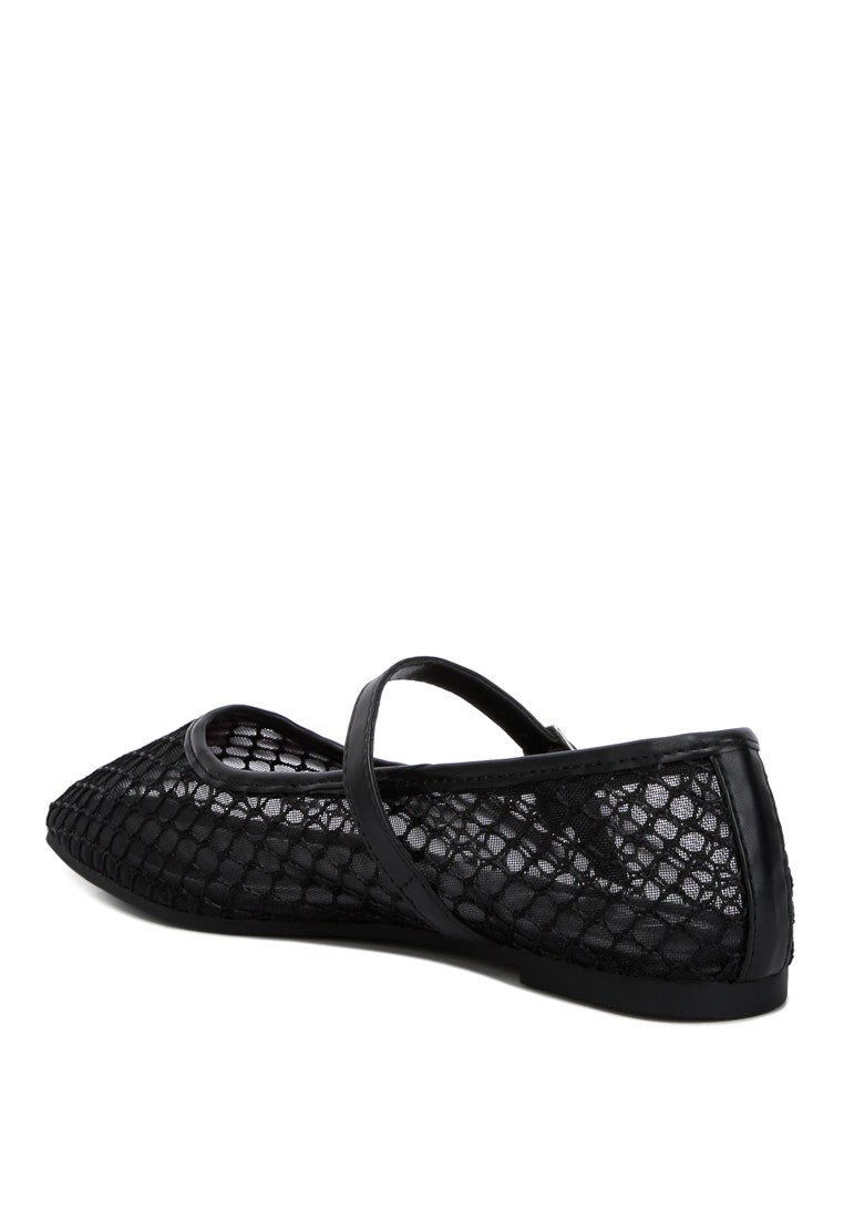 The Averona Mesh Mary Jane ballet flats are trendy elegant with their sheer visual design. They are a treat with the light cushion insoles ensuring comfortability. Pair them with some trousers and a blouse or a slip dress for a chic and charming ensemble.